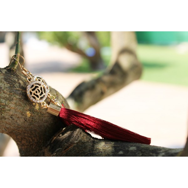 Pendientes de flecos burdeos. P004.