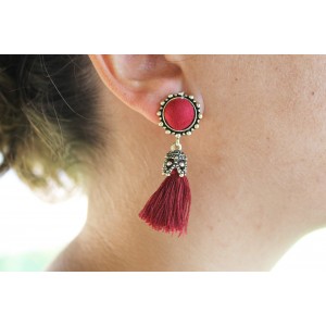 Pendientes de flecos burdeos. P011.
