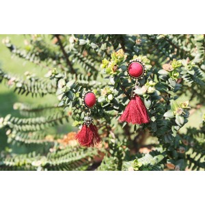 Pendientes de flecos burdeos. P011.